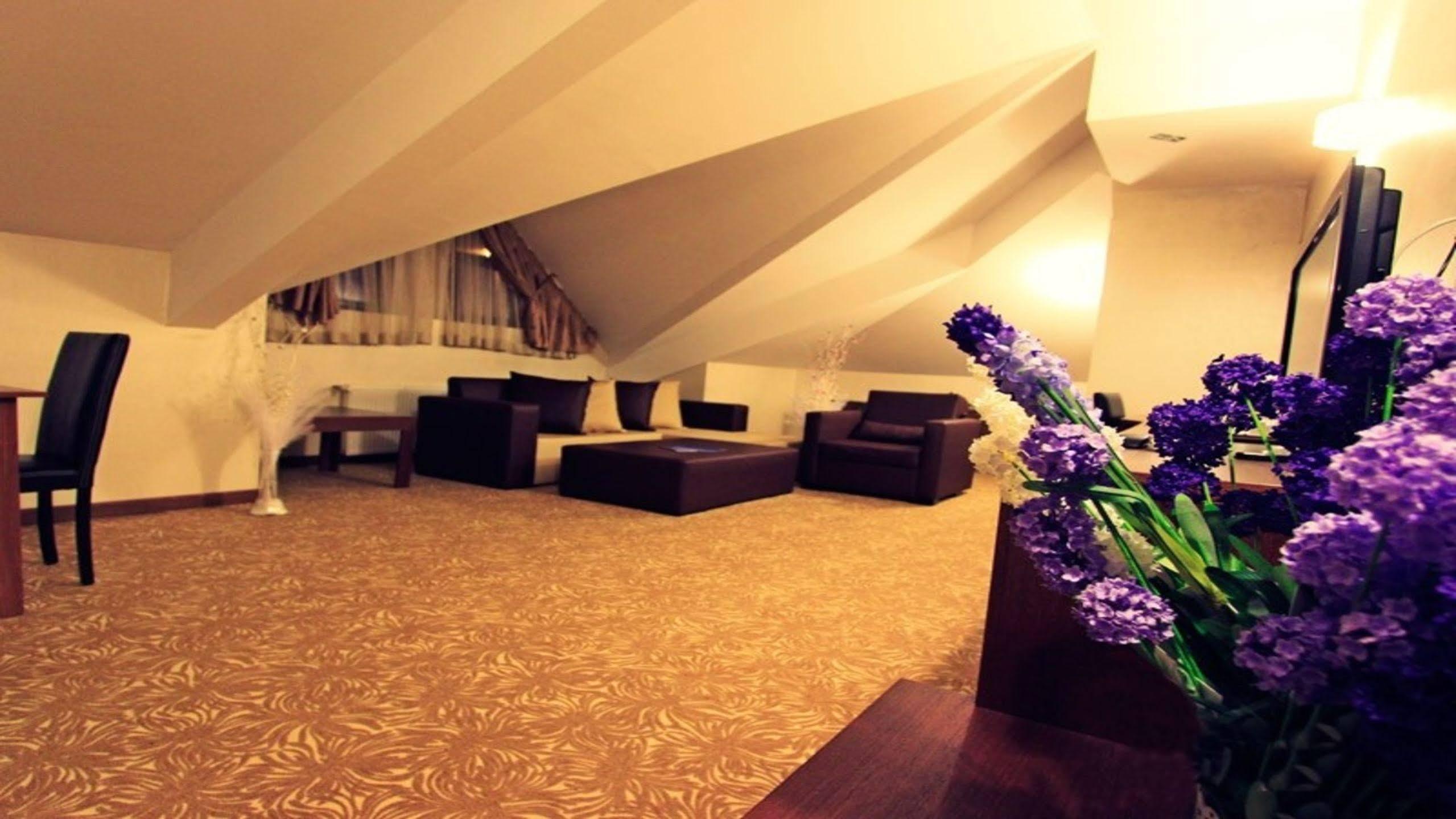 Highway Otel Elmalik   Экстерьер фото